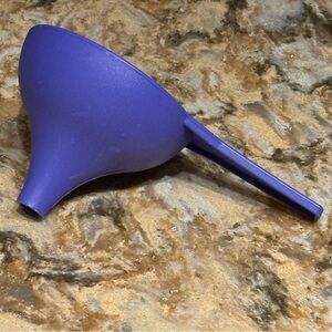 SOLD Vintage Tupperware “Hershey Kiss” Shape Purple Funnel 1227-3 Nice Condition